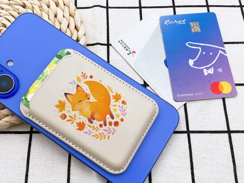 皮革磁吸卡套、防丟卡套